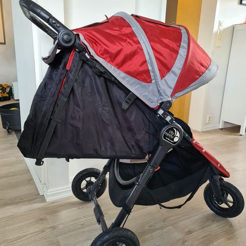 Baby jogger city mini gt selges pent brukt med mye ekstra utstyr