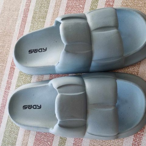 Sway sandaler flip flop