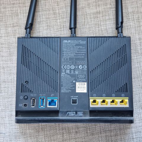 Asus RT-AC68U wifi router selges