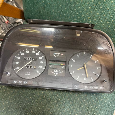E28 speedometer