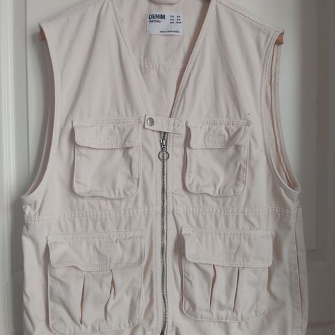 VEST. Off-white / Beige Denim. Lommer.