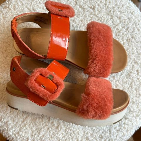UGG Fluff Chella sandal, liten str. 40 - passer 39, burnt orange.