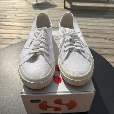 Superga sko str 44