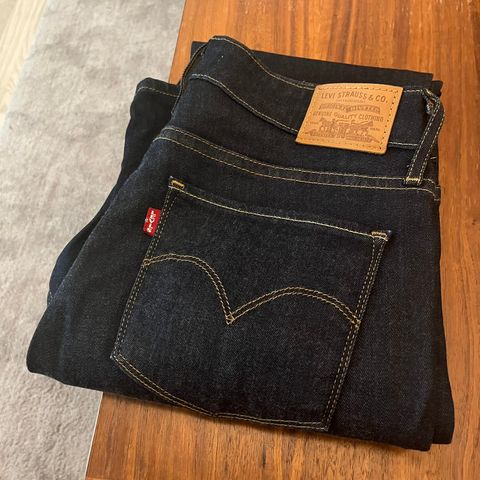 Levis 725 High Rise Bootcut Jeans (W30/L30)