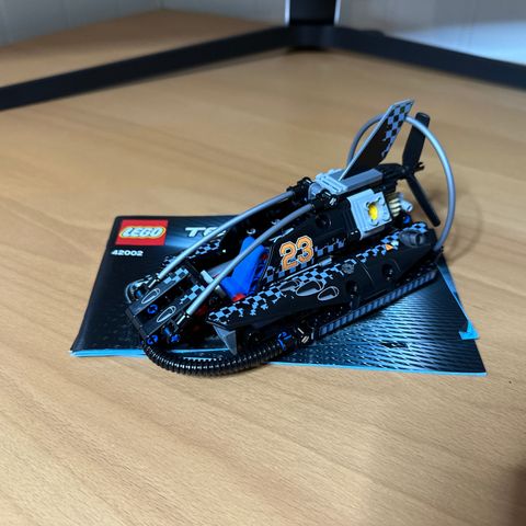 Lego Technic 42002 - Hovercraft