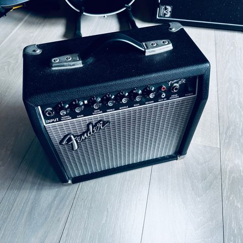 Fender Frontman 15R gitarforsterker