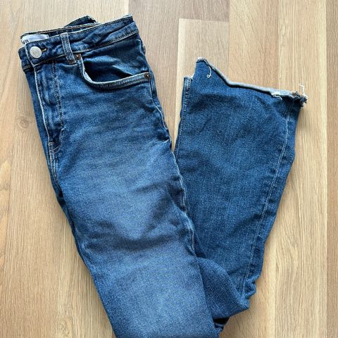 Flared jeans fra Zara