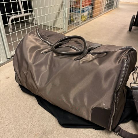 Suit Supply Brown Holdall dressbag i skinn