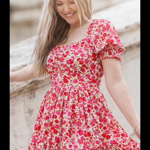 Adriana Dress Blossom selges