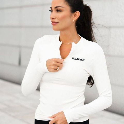 Hvit longsleeve/genser fra We Are Fit