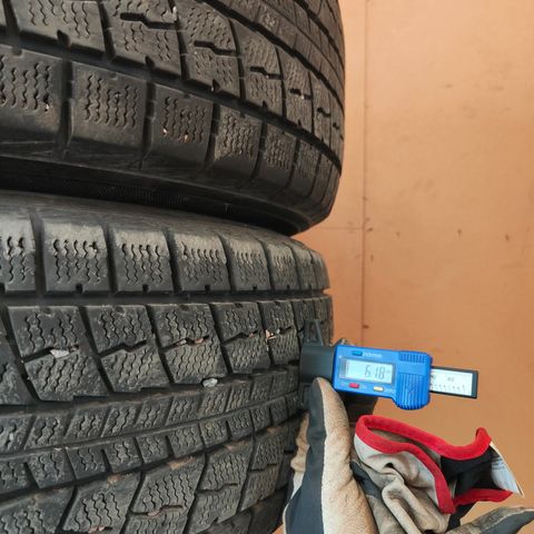 235/65R17 dekk