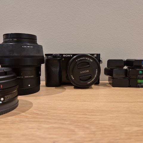 Sony A6000 med eller uten objektiver