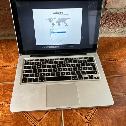 Selger Macbook Pro
