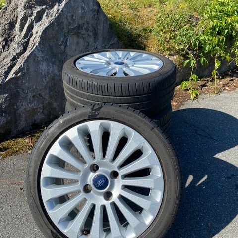 Originale Ford felger på dekk brukt kun 1 sesong 195/45/R16.