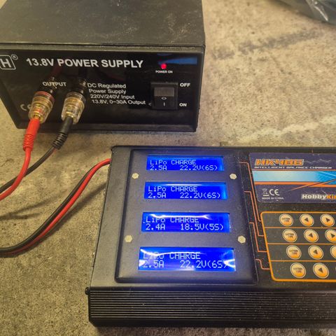 Quattro lader inkl power supply