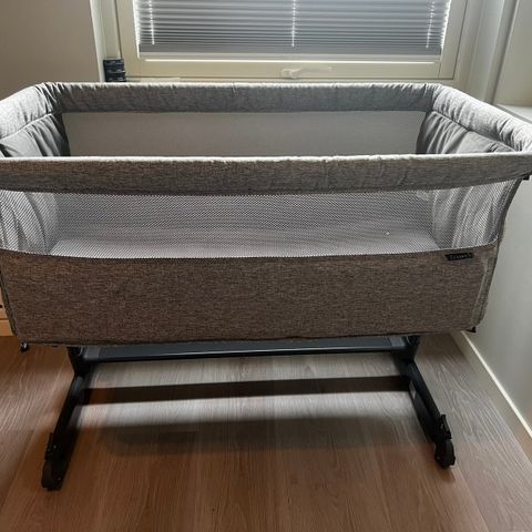 Yngri bed side crib