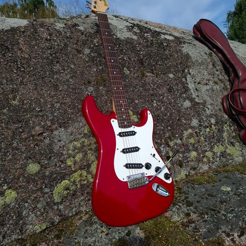 80 talls Strat, made in Japan.