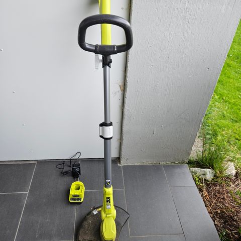 Kantklipper med batteri og lader. Ryobi.