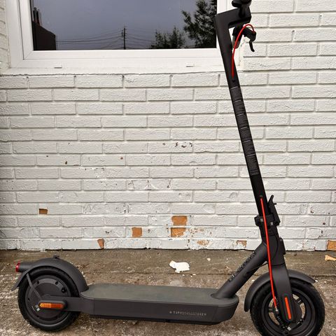 Xiaomi Electric Scooter 4 Pro 2nd Gen NE el-sparkesykkel selges, som ny!