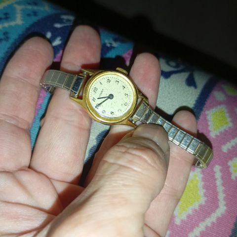 Vintage Timex dame klokke selges