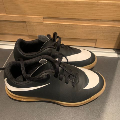 Pent brukte Nike gymsko/innesko str 31