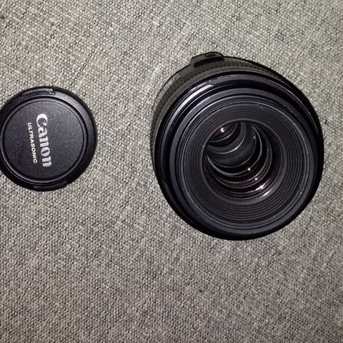 Canon EF S 60mm f/2.8 Macro Som Ny!