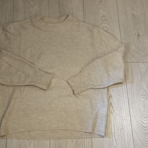 3 gensere og 1 cardigan str XS