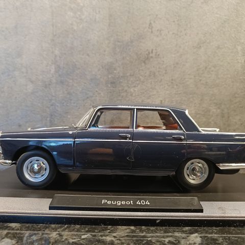 Peugeot  404 - 1965 modell - Admiral blå lakk - Norev - Skala 1:18