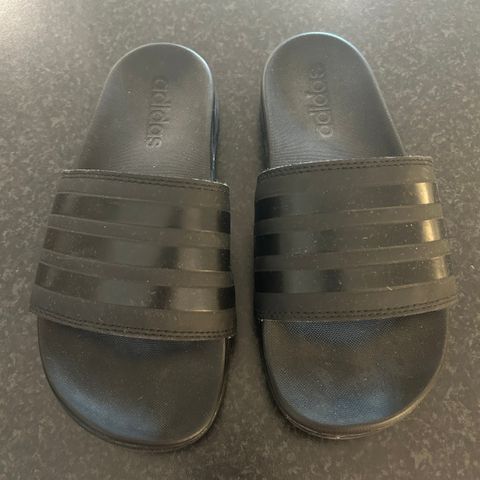 Adidas sandaler, str. 37