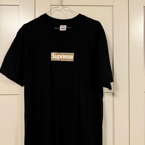 Burberry box logo