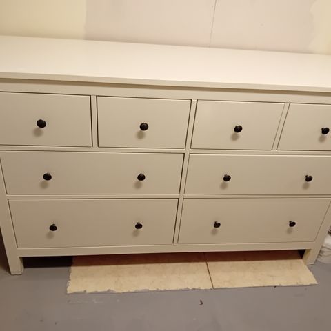 Hvit hemnes kommode 8 skuffer