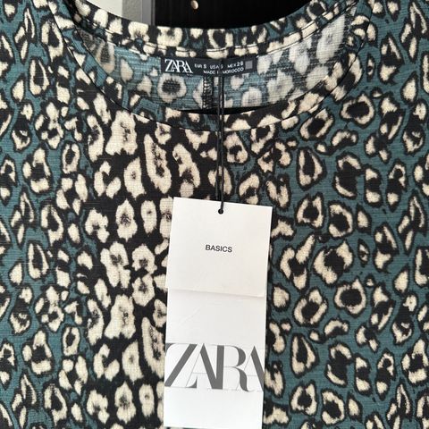 Zara i leopardkjole Ny