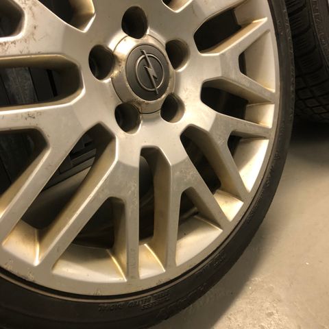 Opel felger 18" og piggfrie vinterdekk 225/40 18"