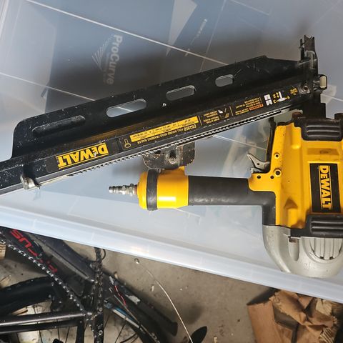 Dewalt spikerpistol