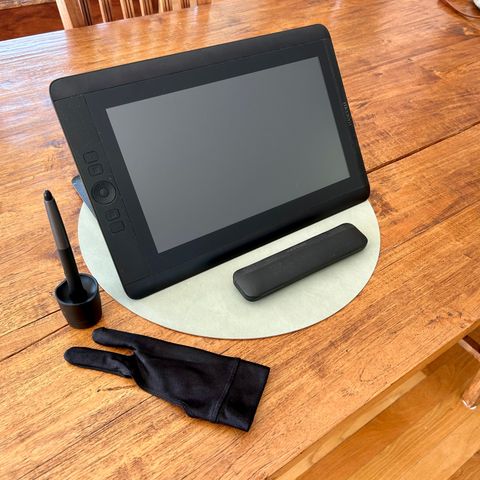 Wacom Cintiq 13HD Creative Pen Display