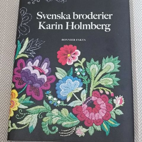 Svenska broderier av Karin Holmberg