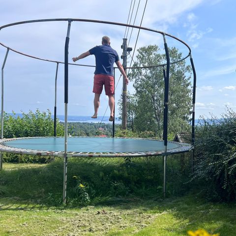 JumpKing trampoline