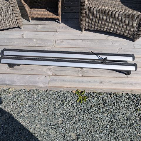 Thule takstativ for rails. 128cm lang.