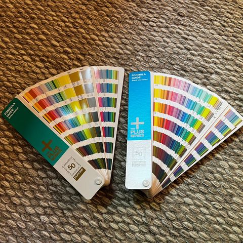 Pantone Formula Guide Solid Coated & Solid Uncoated / Pantone vifte