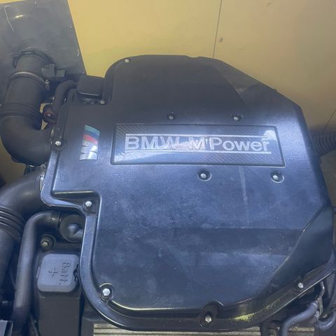 BMW E39 M5  motor (Reservert)