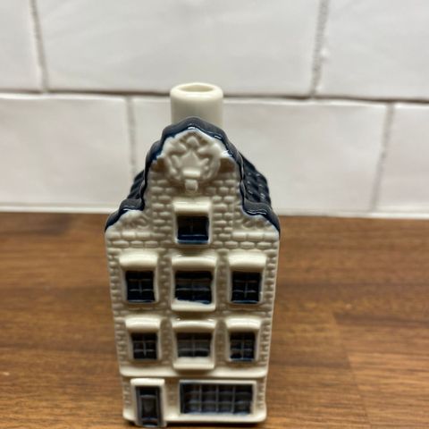 Delft-blue hus KLM House nr. 72 selges