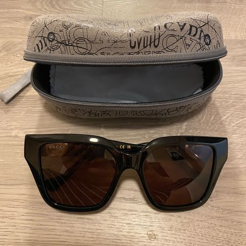 Gucci GG1023S