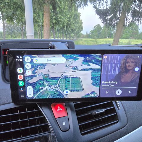 Careplay skjerm til bil tilkobling til både Androide og iPhone.