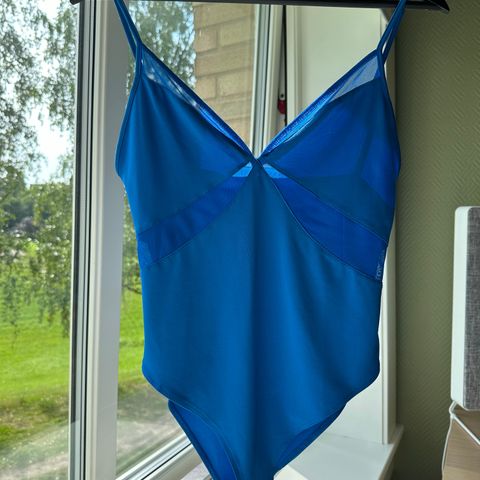 Zara body blå (str M)