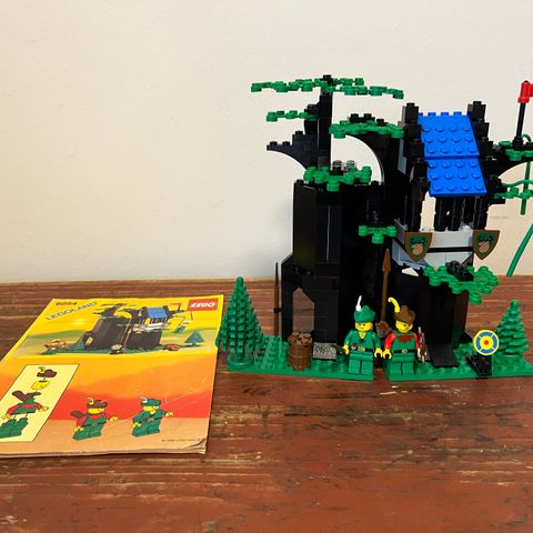 Lego 6054 Forestmen's Hideout