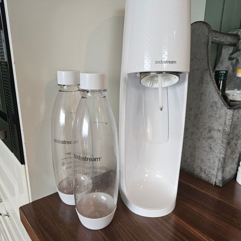 Sodastream med 2 flasker og gasspatron