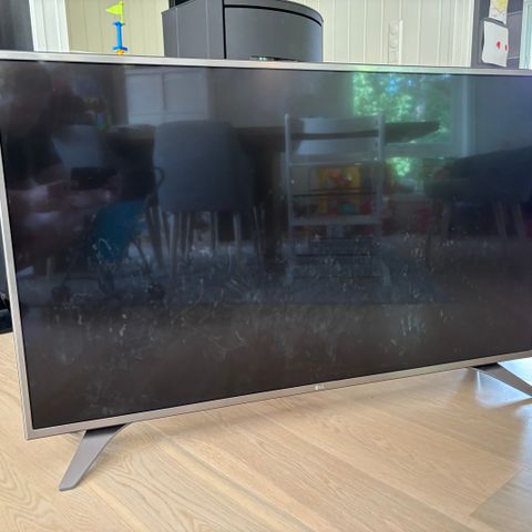 LG UHD 4K LED 49 tom tv