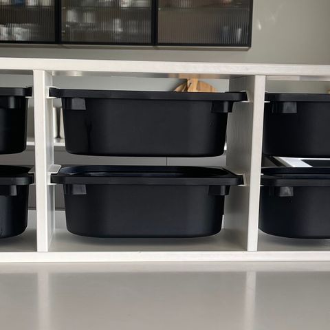 Ikea Trofast veggoppbevaring / hylle med skuffer / plastbokser