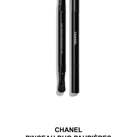 CHANEL dual ended eyeshadow brush