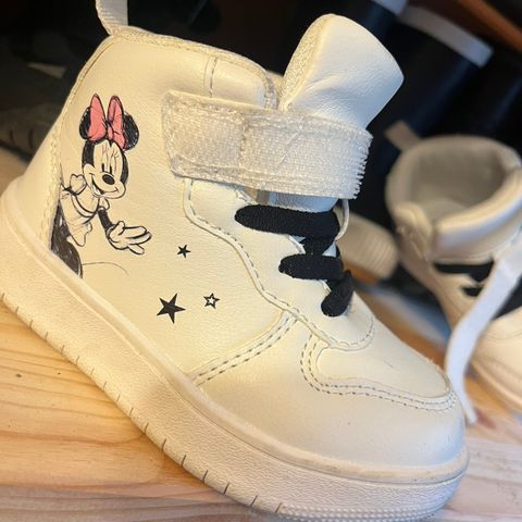 Superkult minnie mouse sneakers for kule jenter!